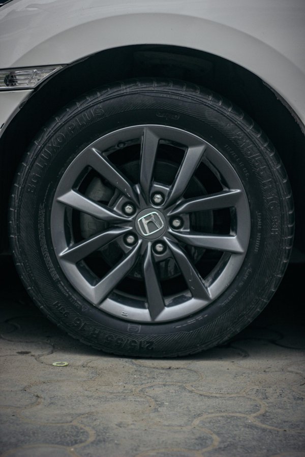 Achat pneus en ligne : guide pratique pour faire le bon choix